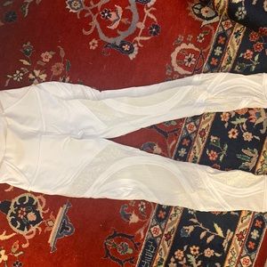 Lululemon white lace leggings, size 6